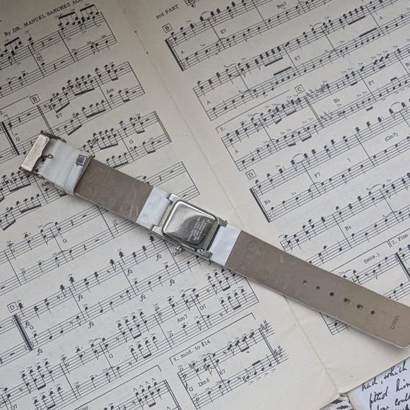 Mudd White Quartz Wearable - Picture 4 of 6